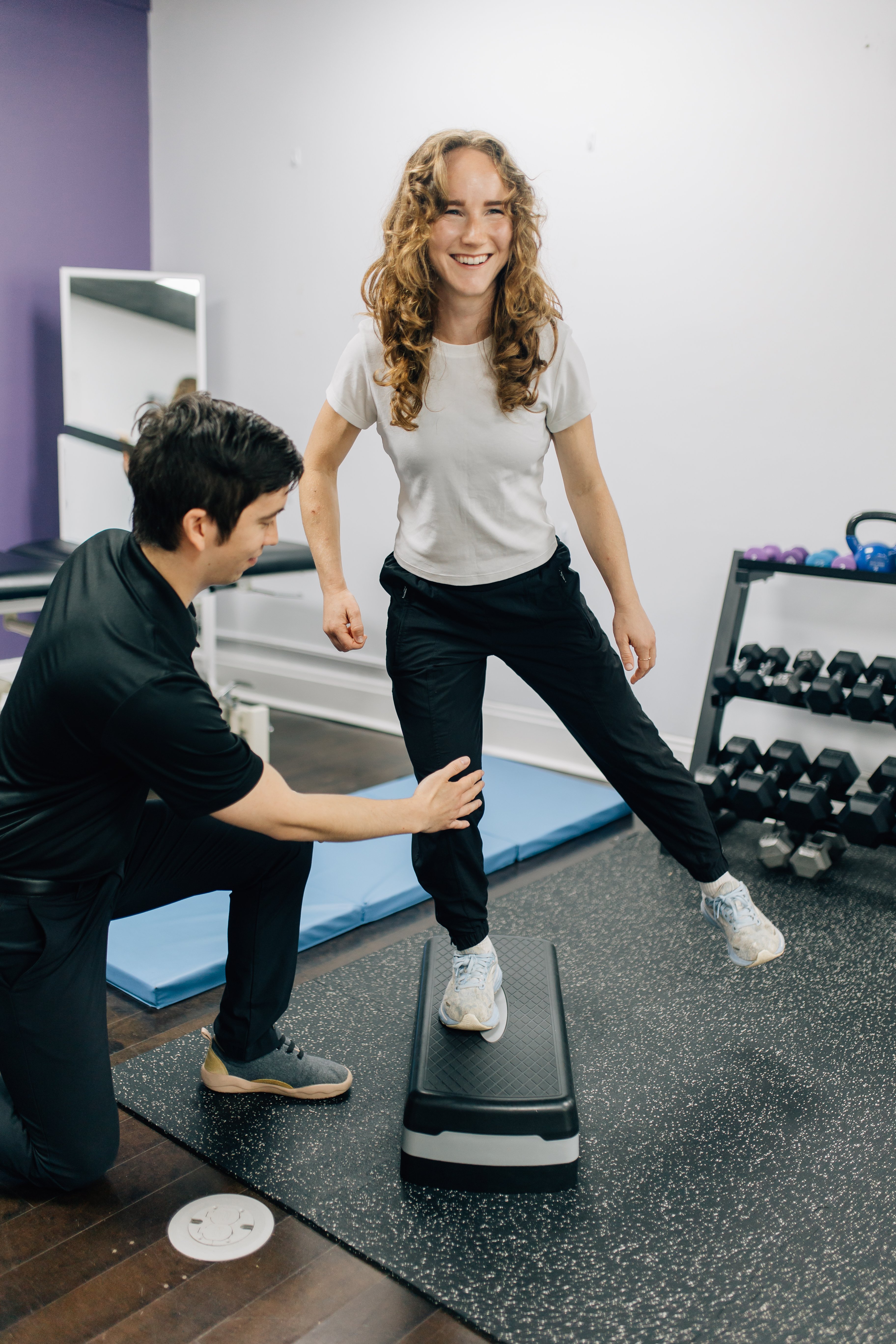Patient working with a provider at a sports physical therapy clinic in Northbrook, IL